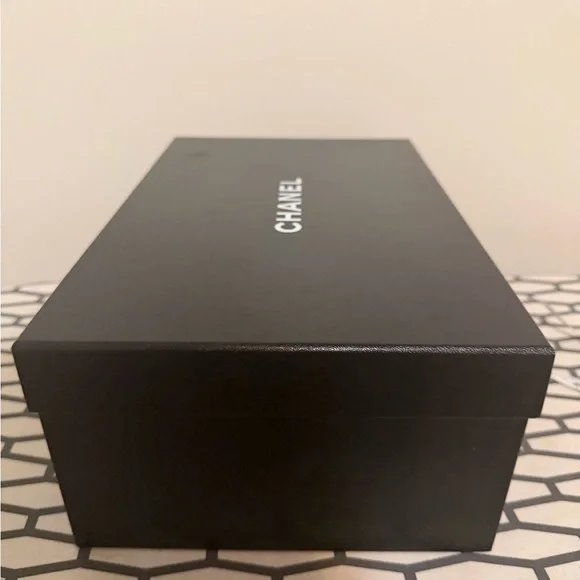 Chanel Black empty  box with wrapping paper, great condition - Picture 2 of 6